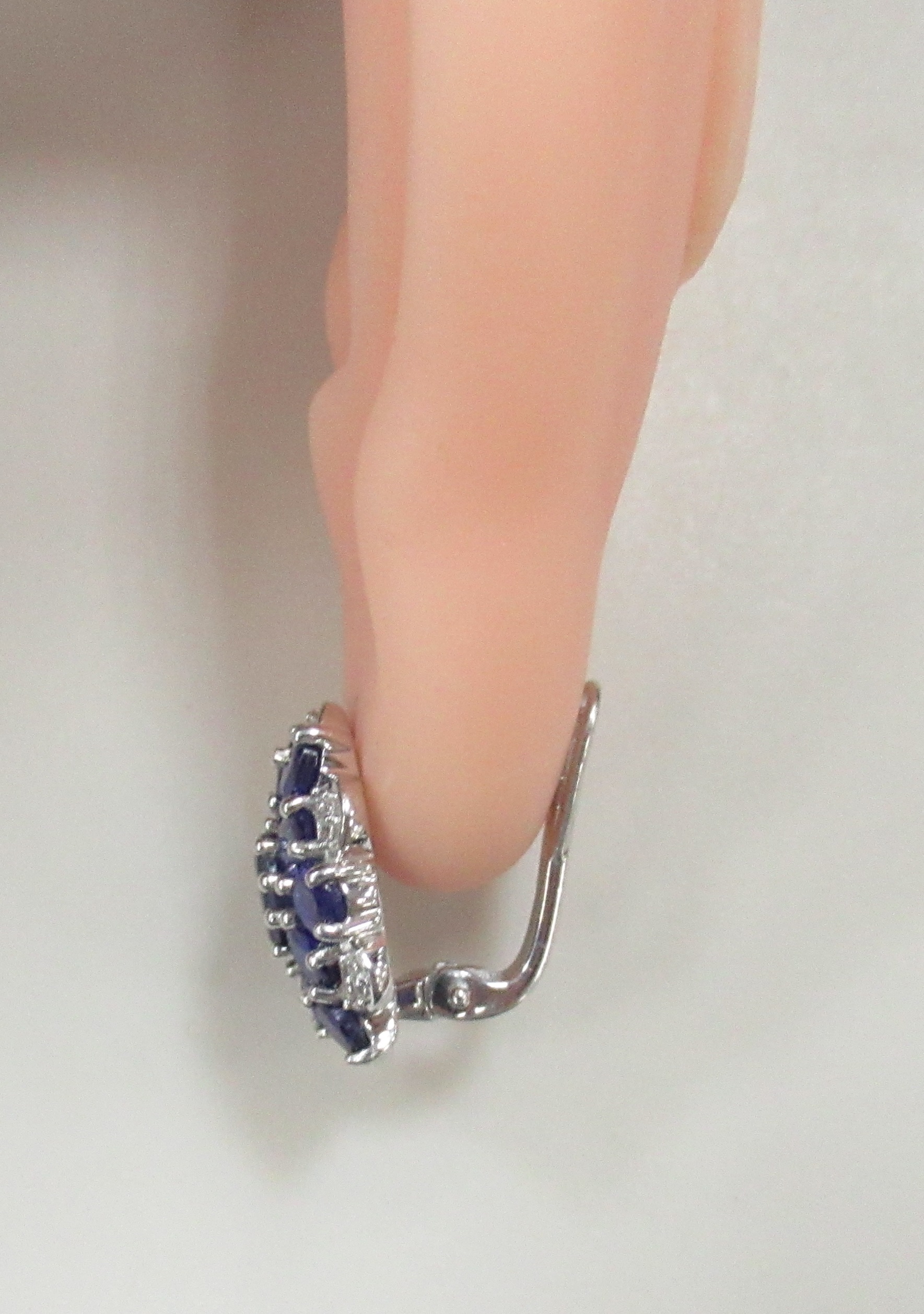 Серебряные серьги с сапфирами